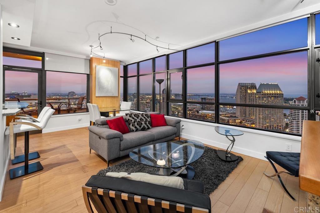700 W E Street 3505