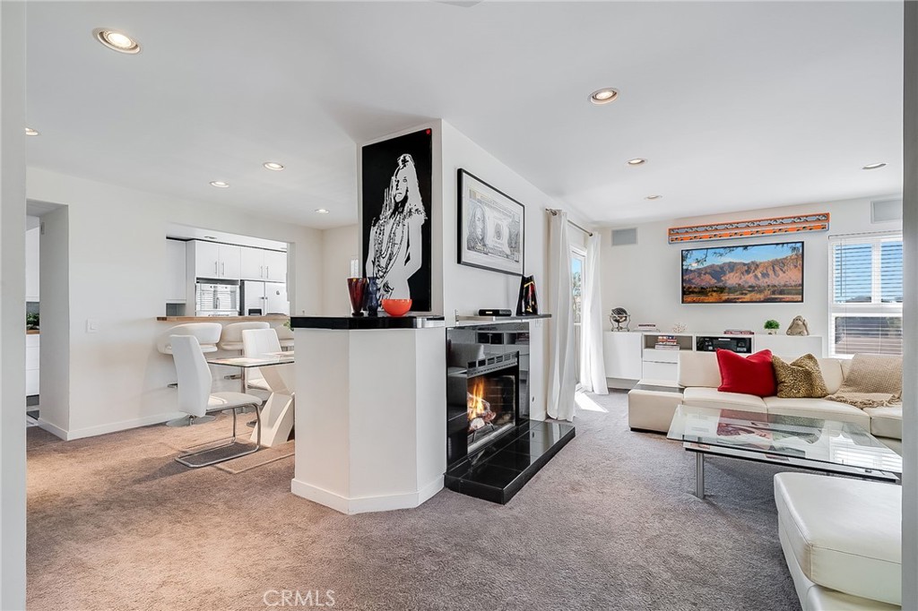 50 Corniche Drive E