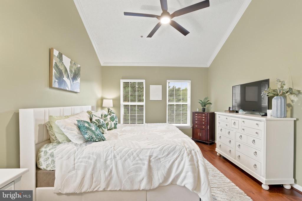 11 BROOK FARM COURT 11K