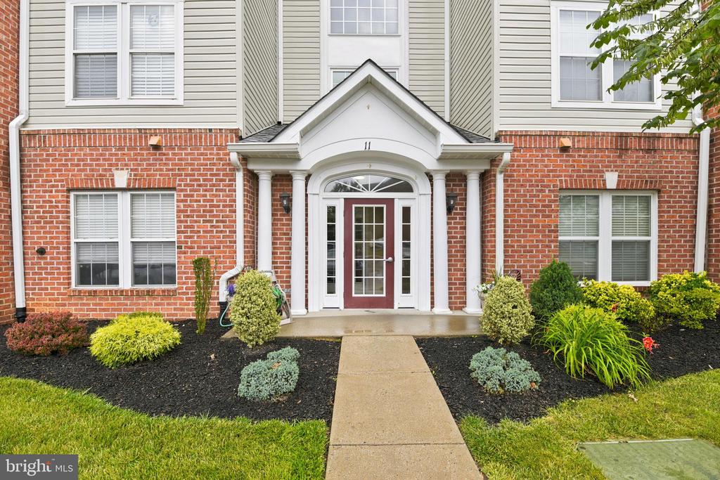 11 BROOK FARM COURT 11K