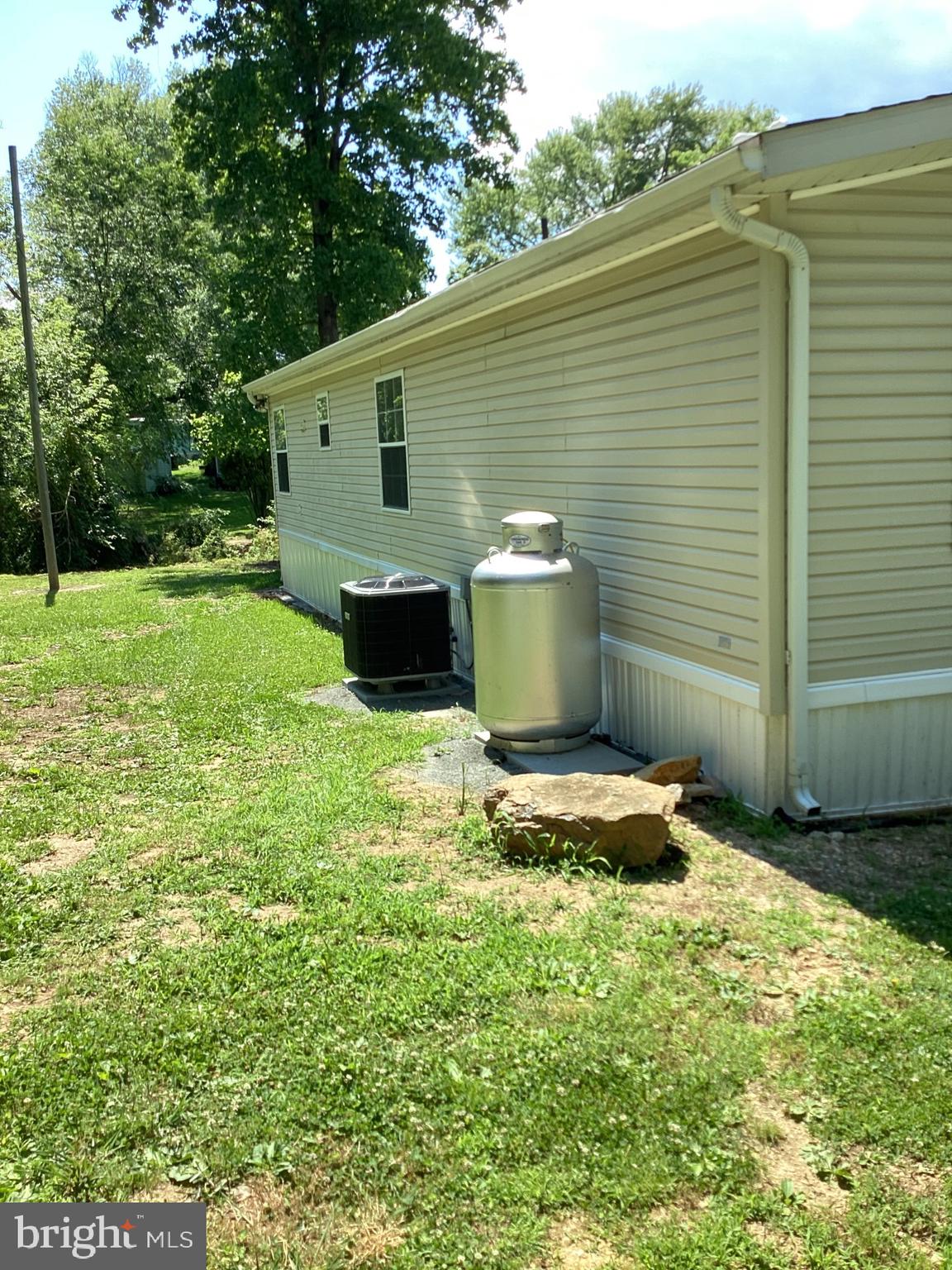 11 WILDWOOD LN