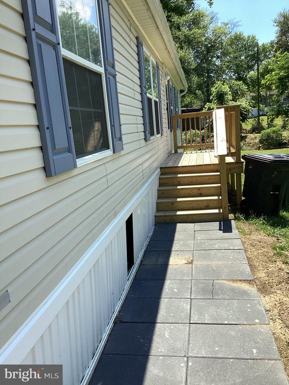 11 WILDWOOD LN