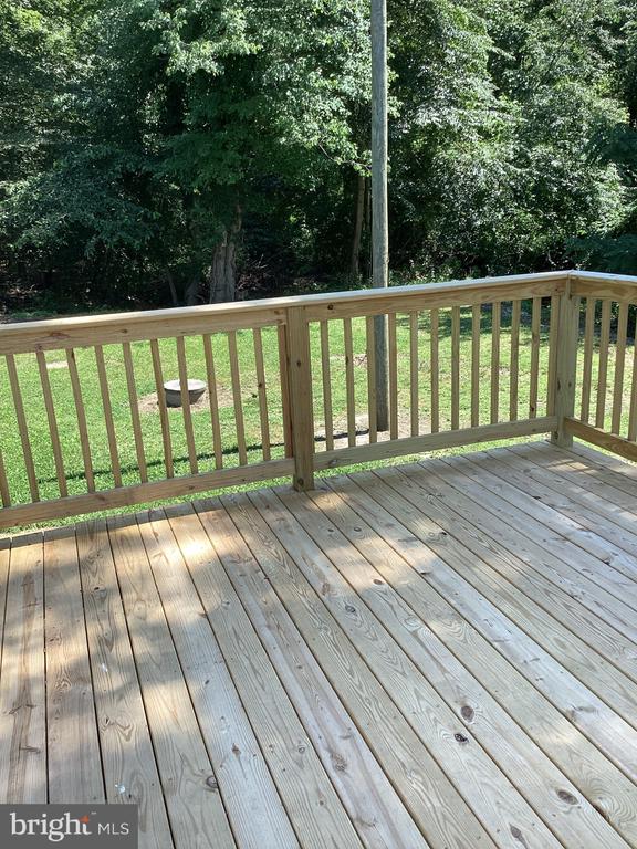 11 WILDWOOD LN