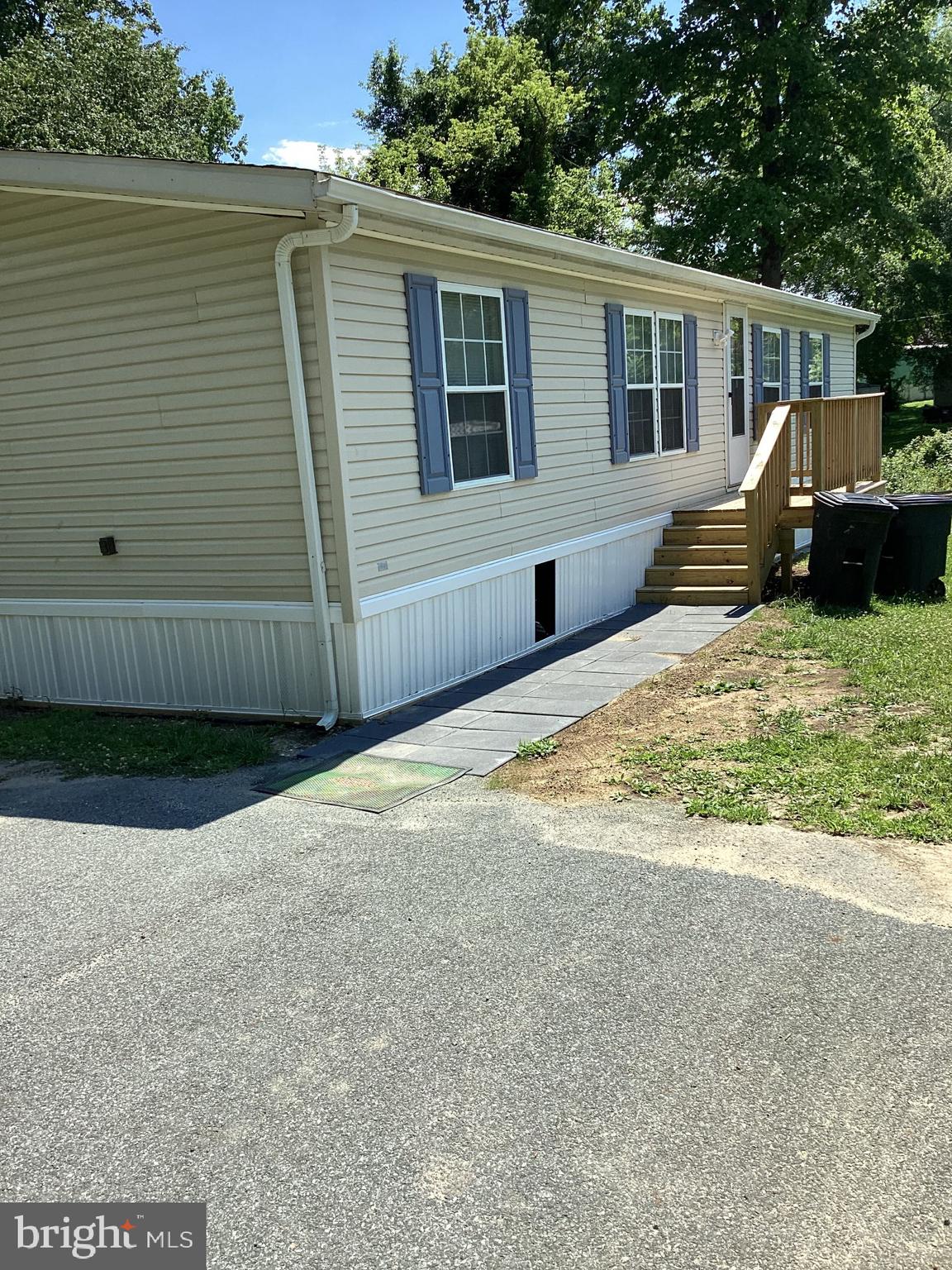 11 WILDWOOD LN