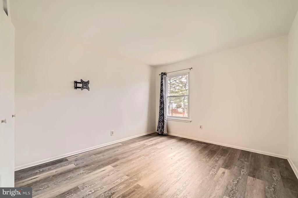 1571 CHARLESTOWN DRIVE