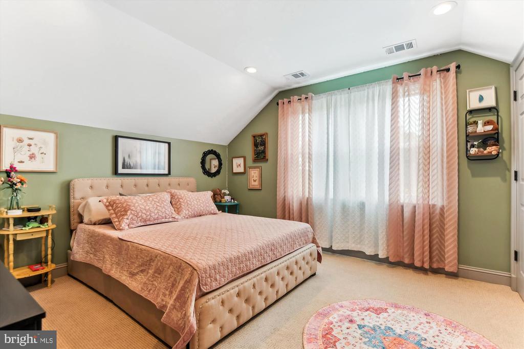 902 SAINT ANN DRIVE