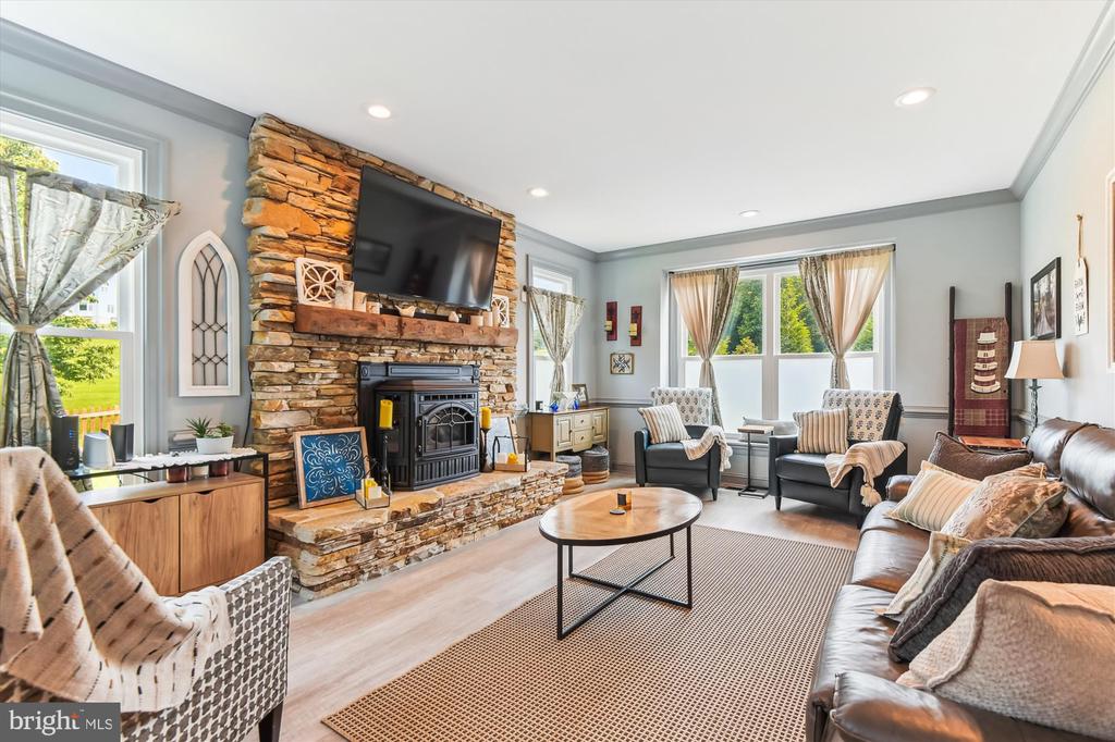 902 SAINT ANN DRIVE