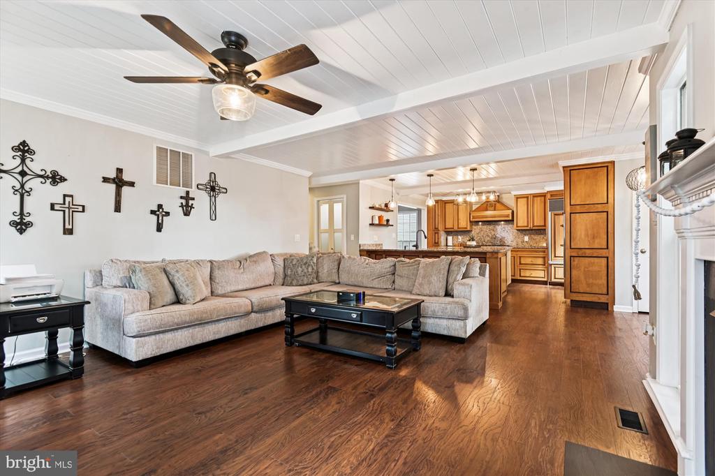 1032 SEARAY COURT