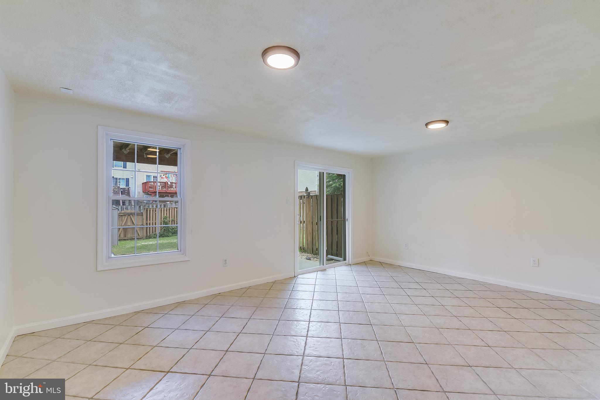 1806 GLENDALE LANE