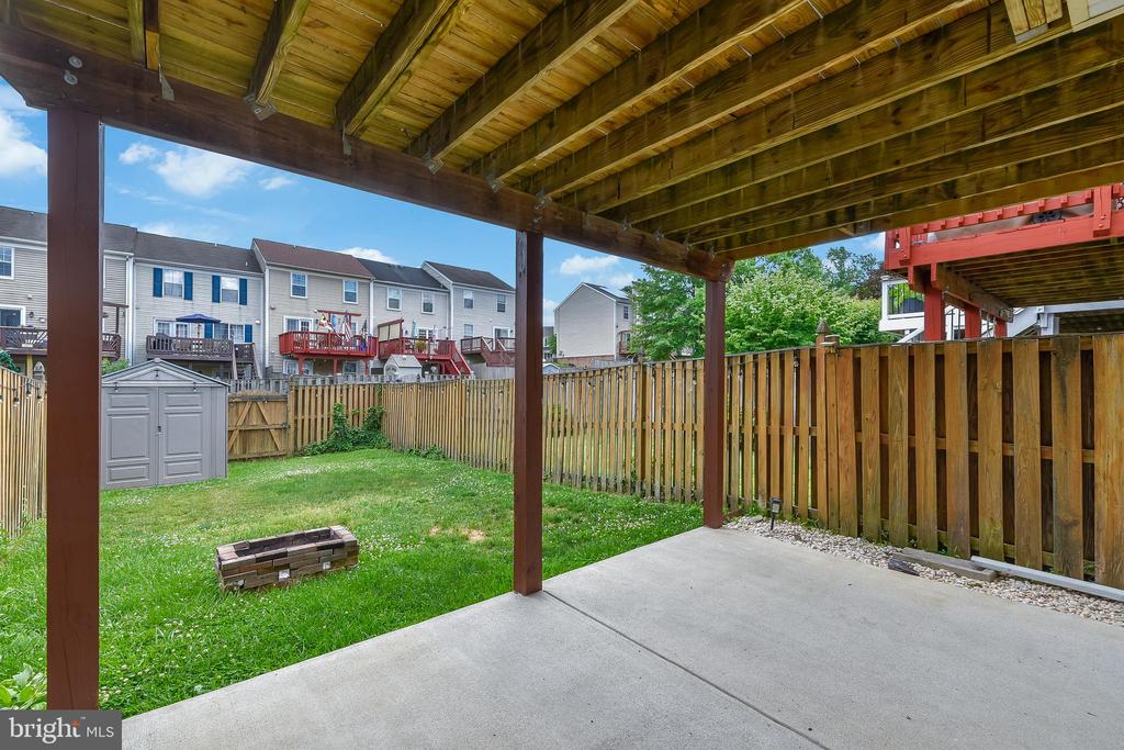 1806 GLENDALE LANE