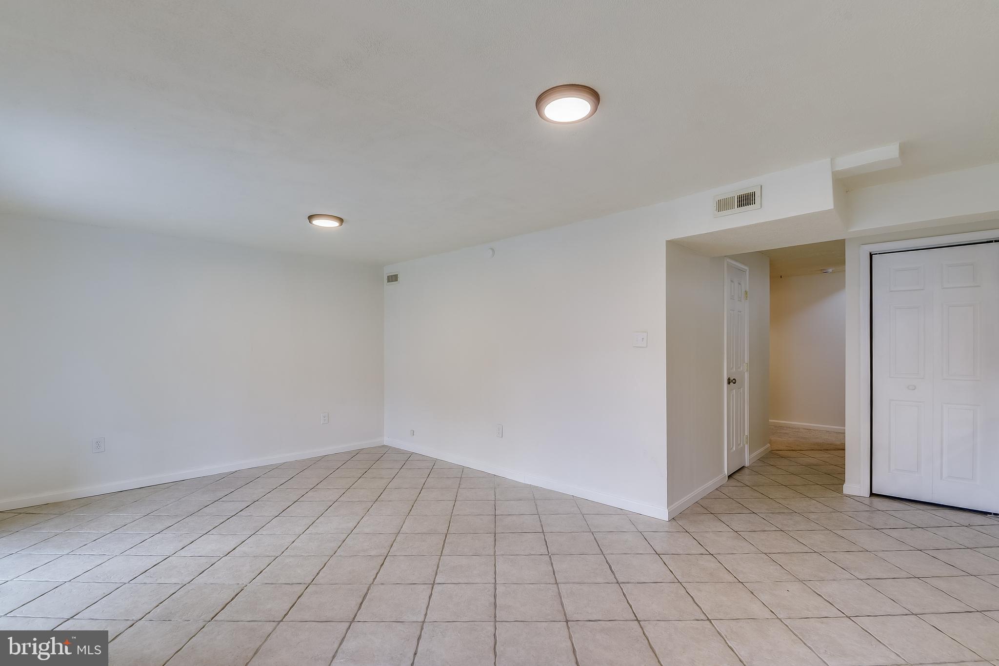 1806 GLENDALE LANE
