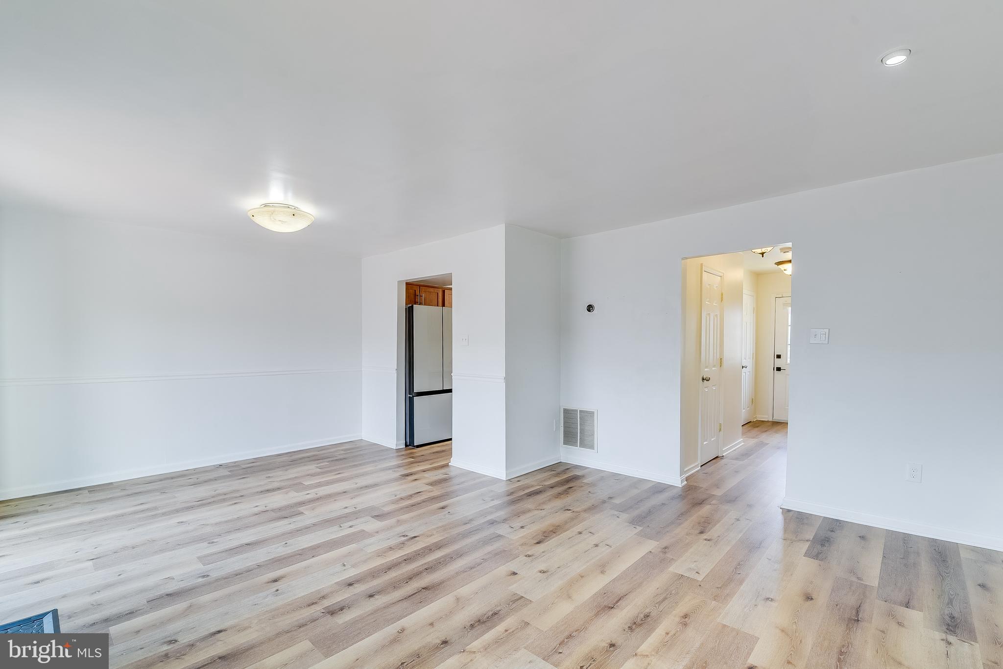1806 GLENDALE LANE