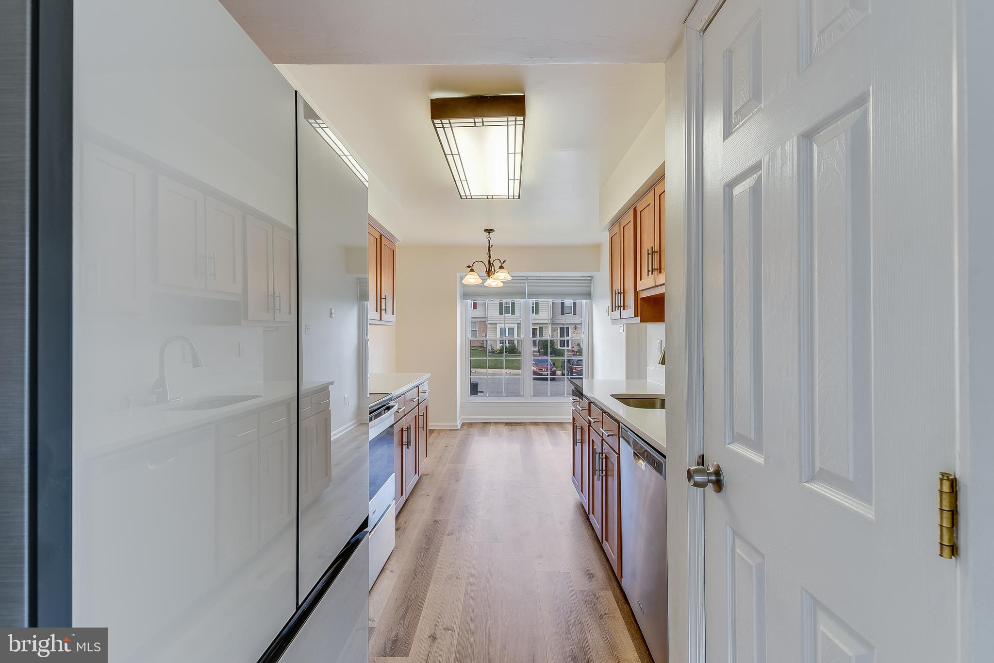 1806 GLENDALE LANE