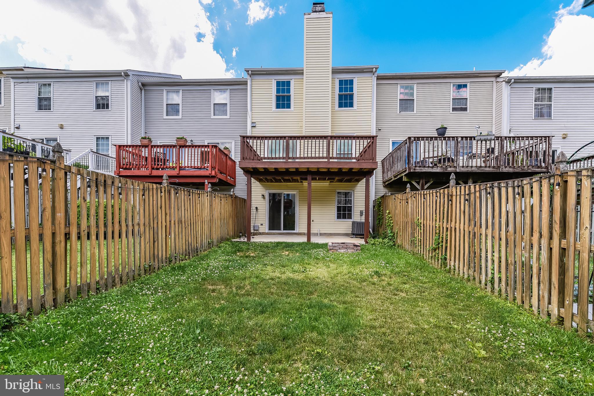 1806 GLENDALE LANE