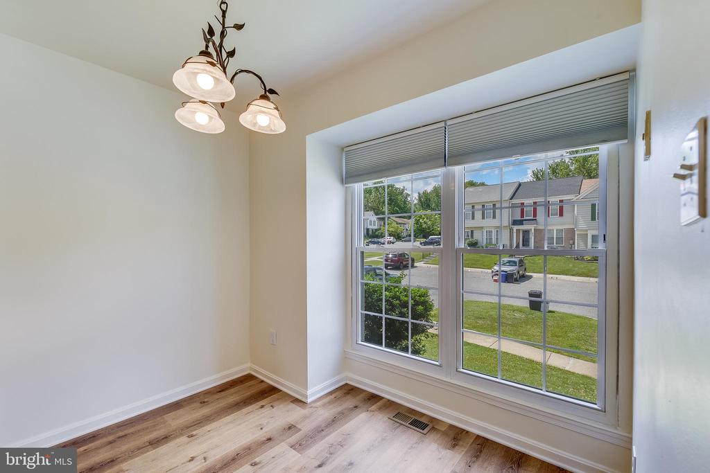 1806 GLENDALE LANE