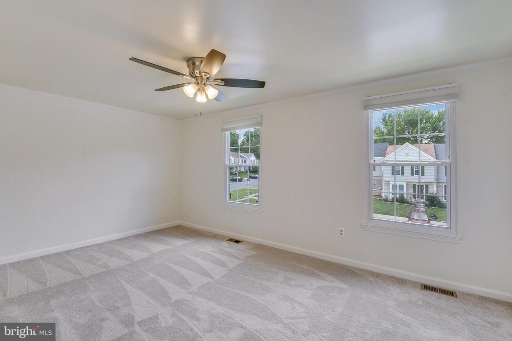 1806 GLENDALE LANE