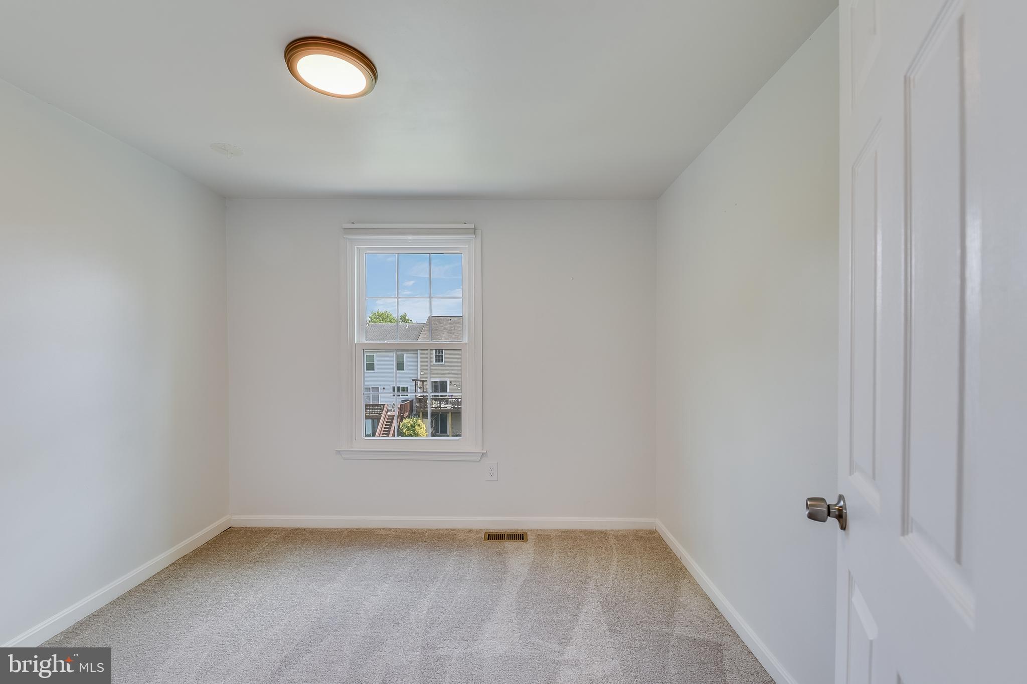 1806 GLENDALE LANE