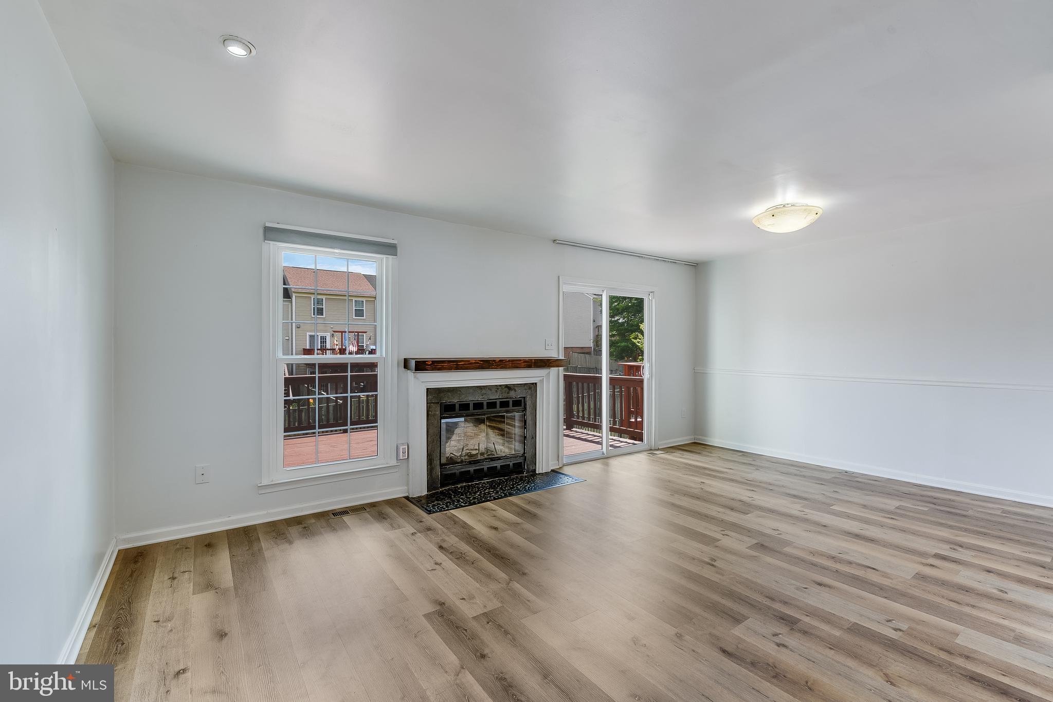 1806 GLENDALE LANE