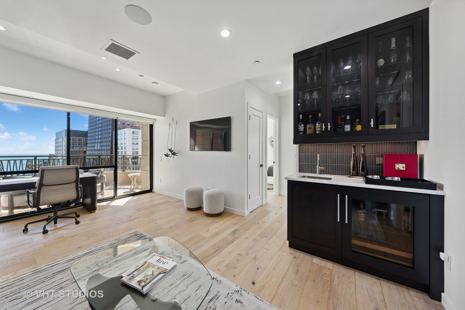 800 N MICHIGAN Avenue Unit: 2901