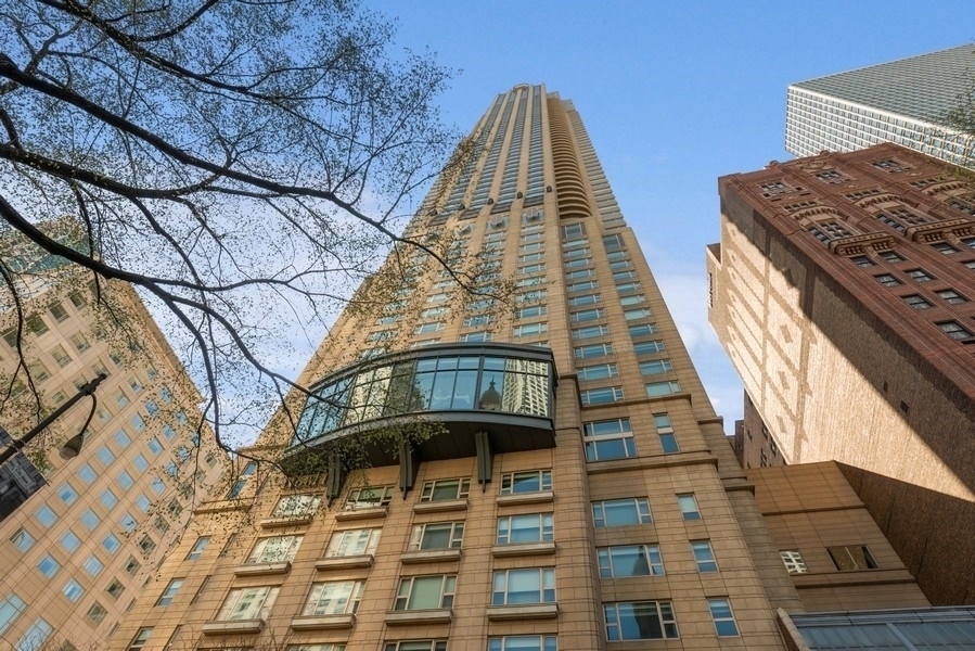 800 N MICHIGAN Avenue Unit: 2901