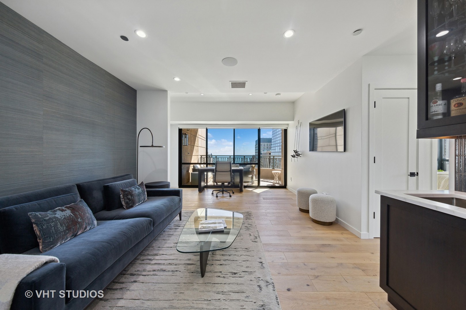 800 N MICHIGAN Avenue Unit: 2901