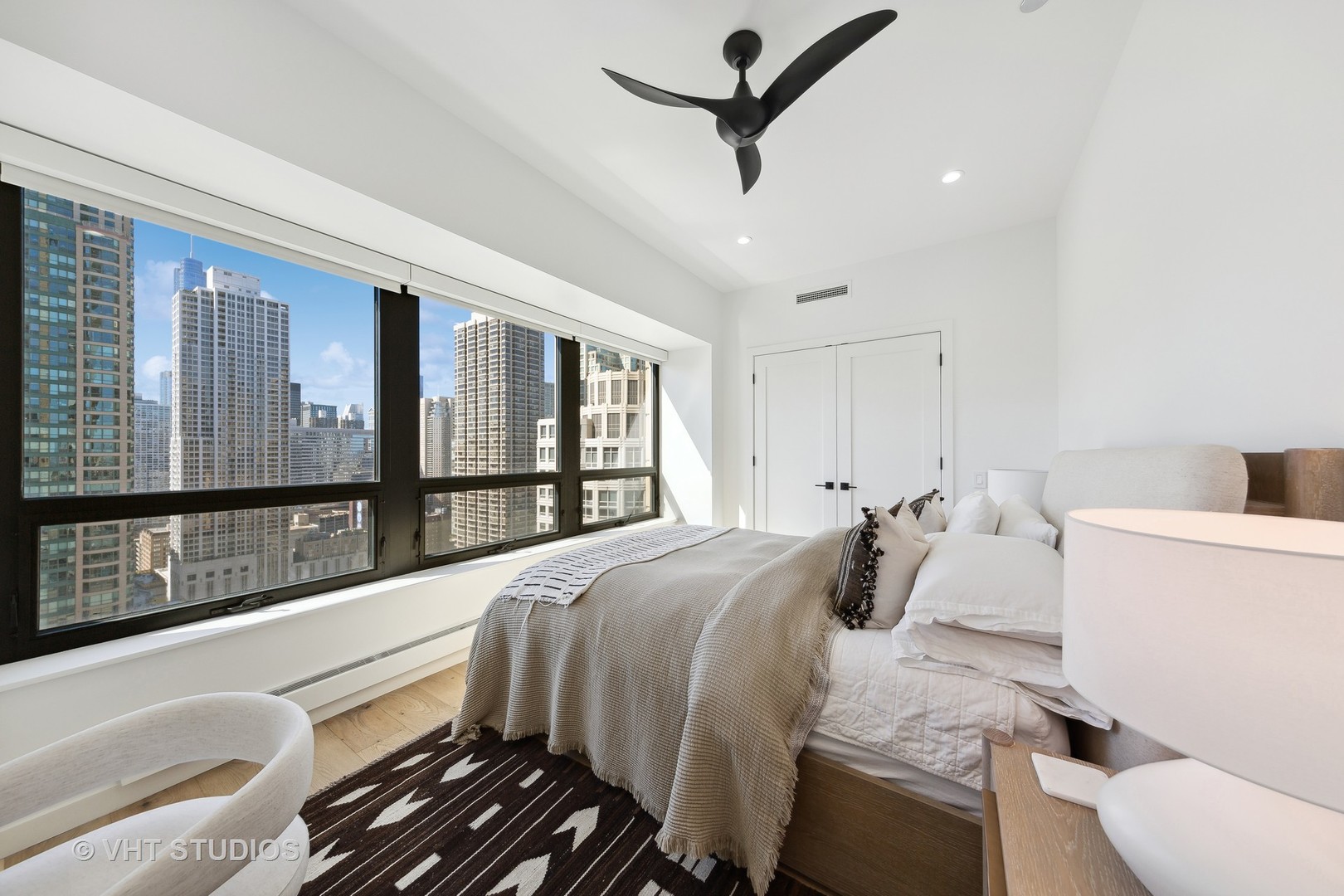 800 N MICHIGAN Avenue Unit: 2901