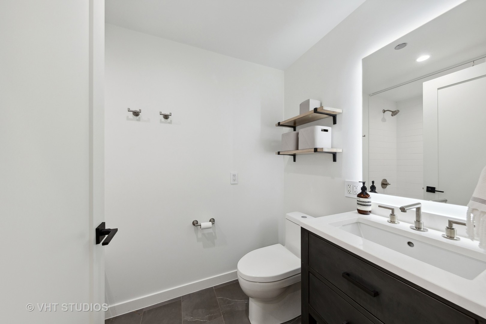 800 N MICHIGAN Avenue Unit: 2901