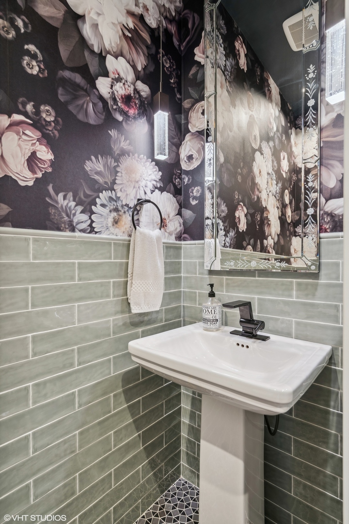 2473 N Albany Avenue