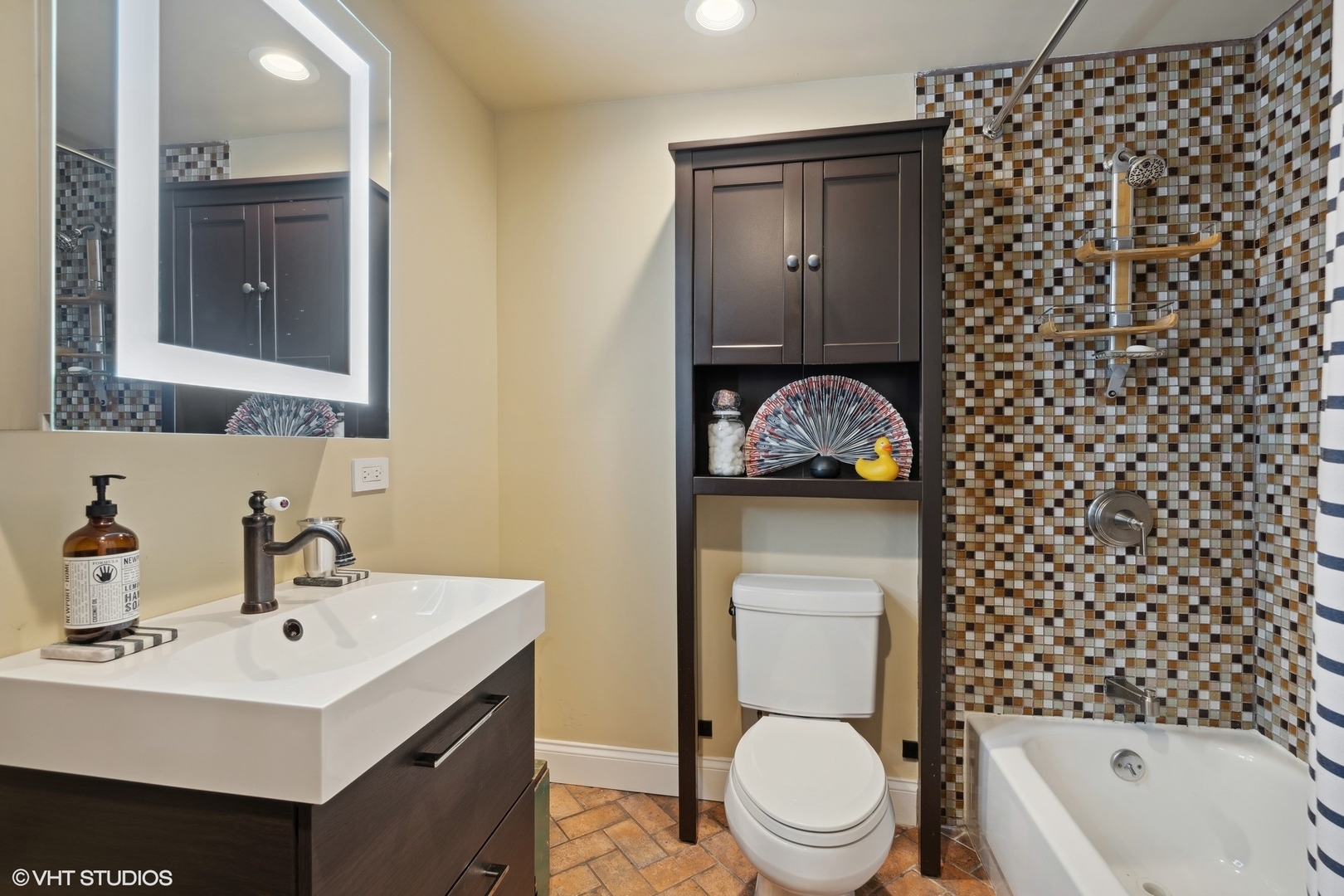 2473 N Albany Avenue