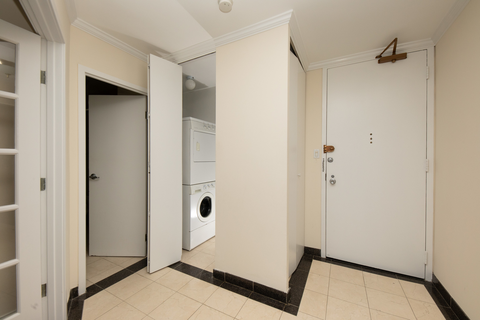 111 E Chestnut Street Unit: 30F