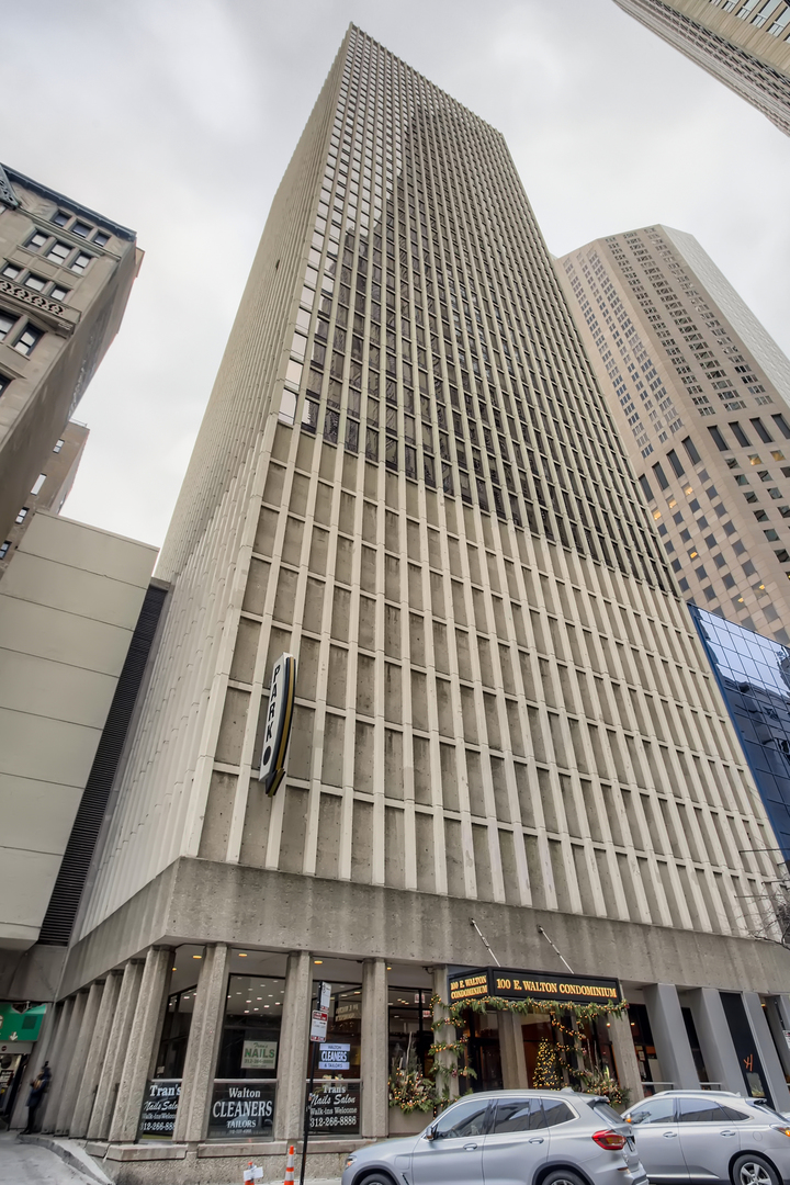 100 E WALTON Street Unit: 19F