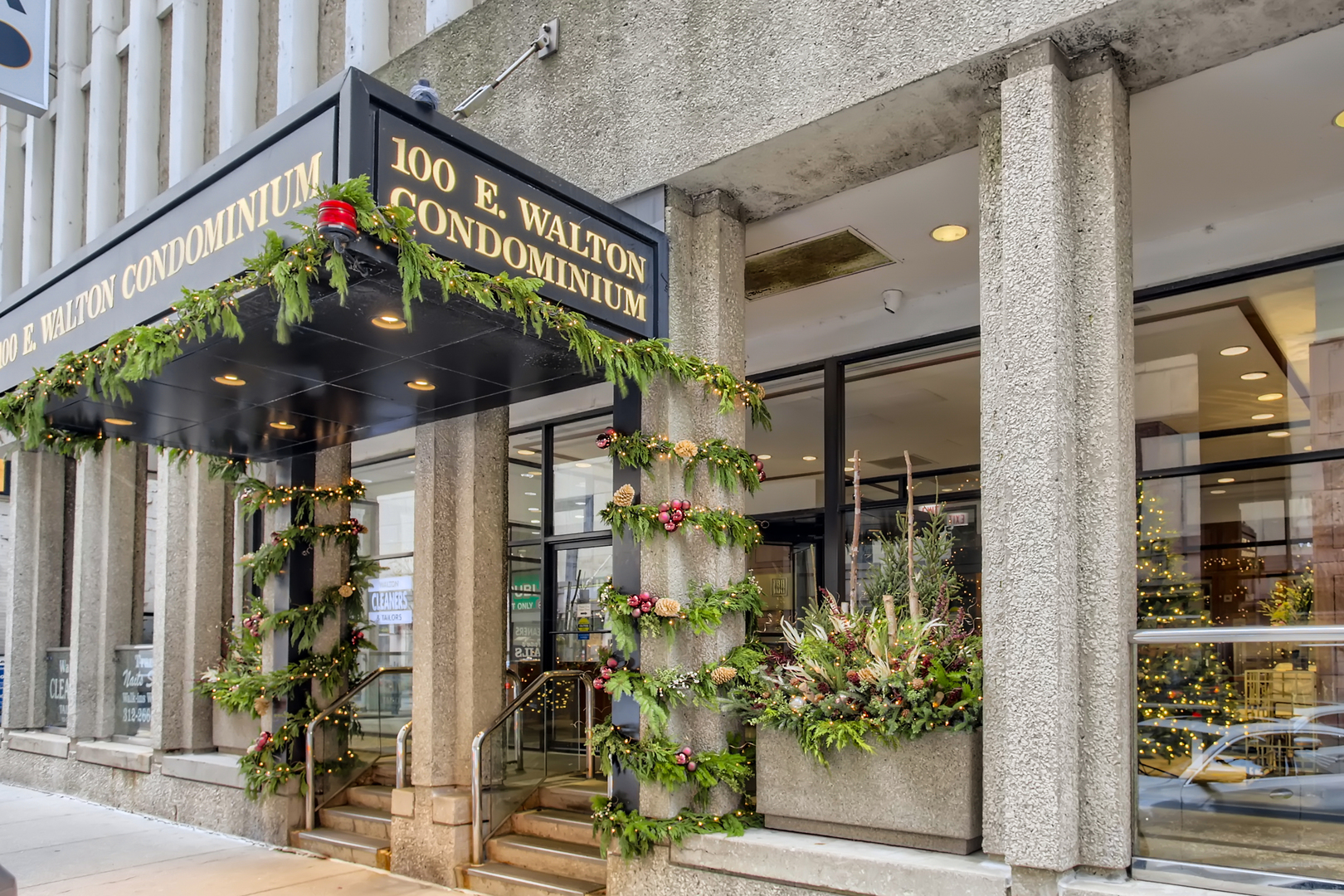 100 E WALTON Street Unit: 19F