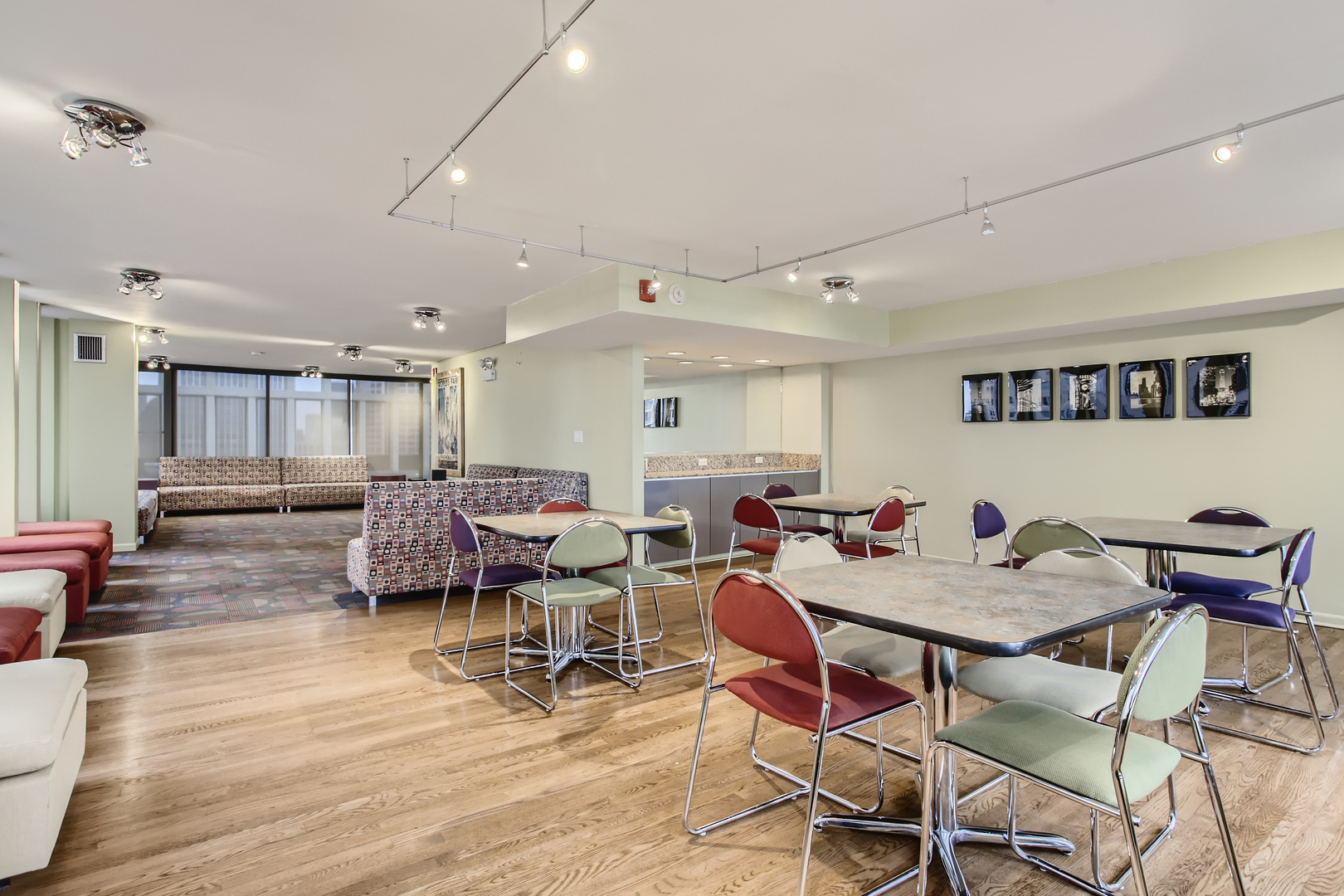 100 E WALTON Street Unit: 19F