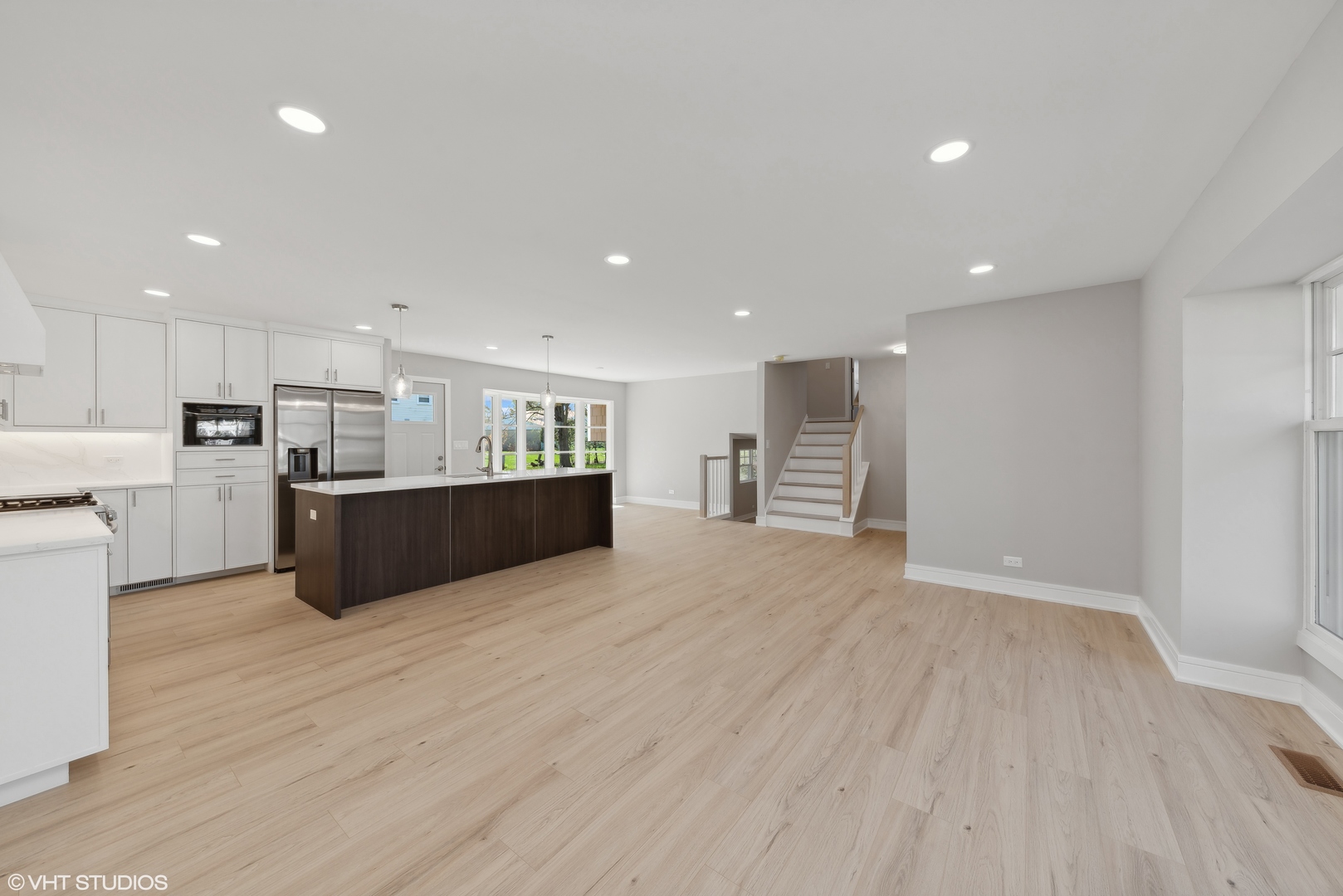 207 W Pickwick Road