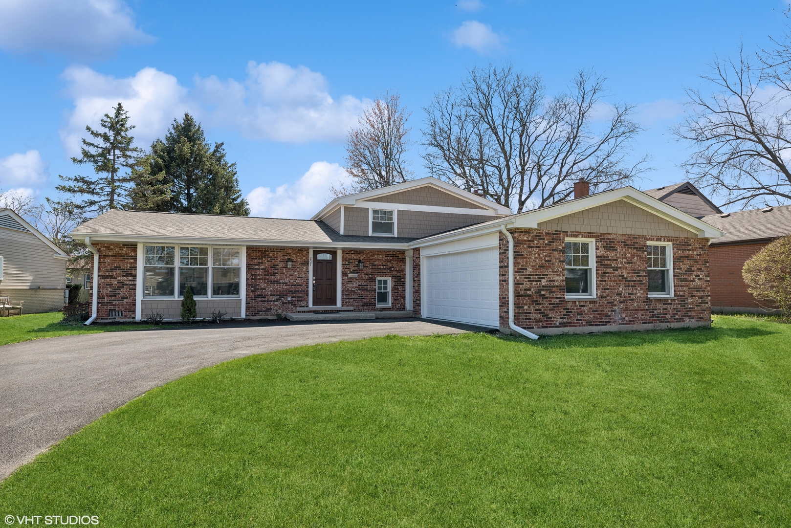 207 W Pickwick Road