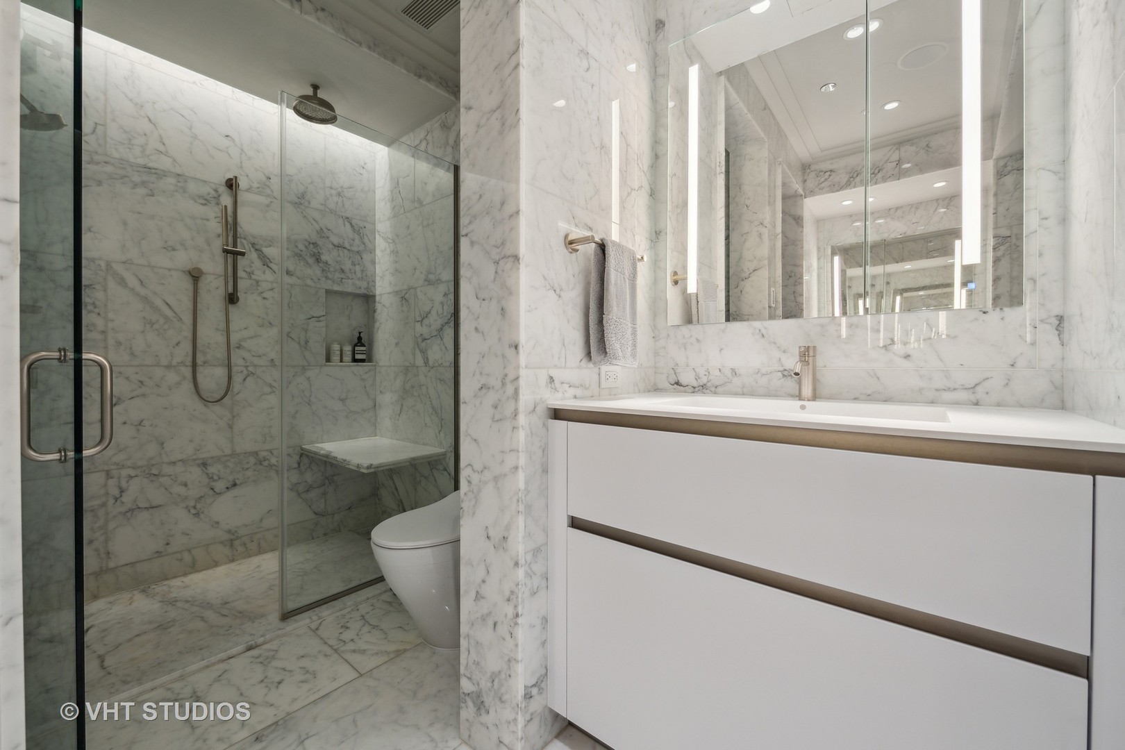 159 E Walton Place Unit: 8A
