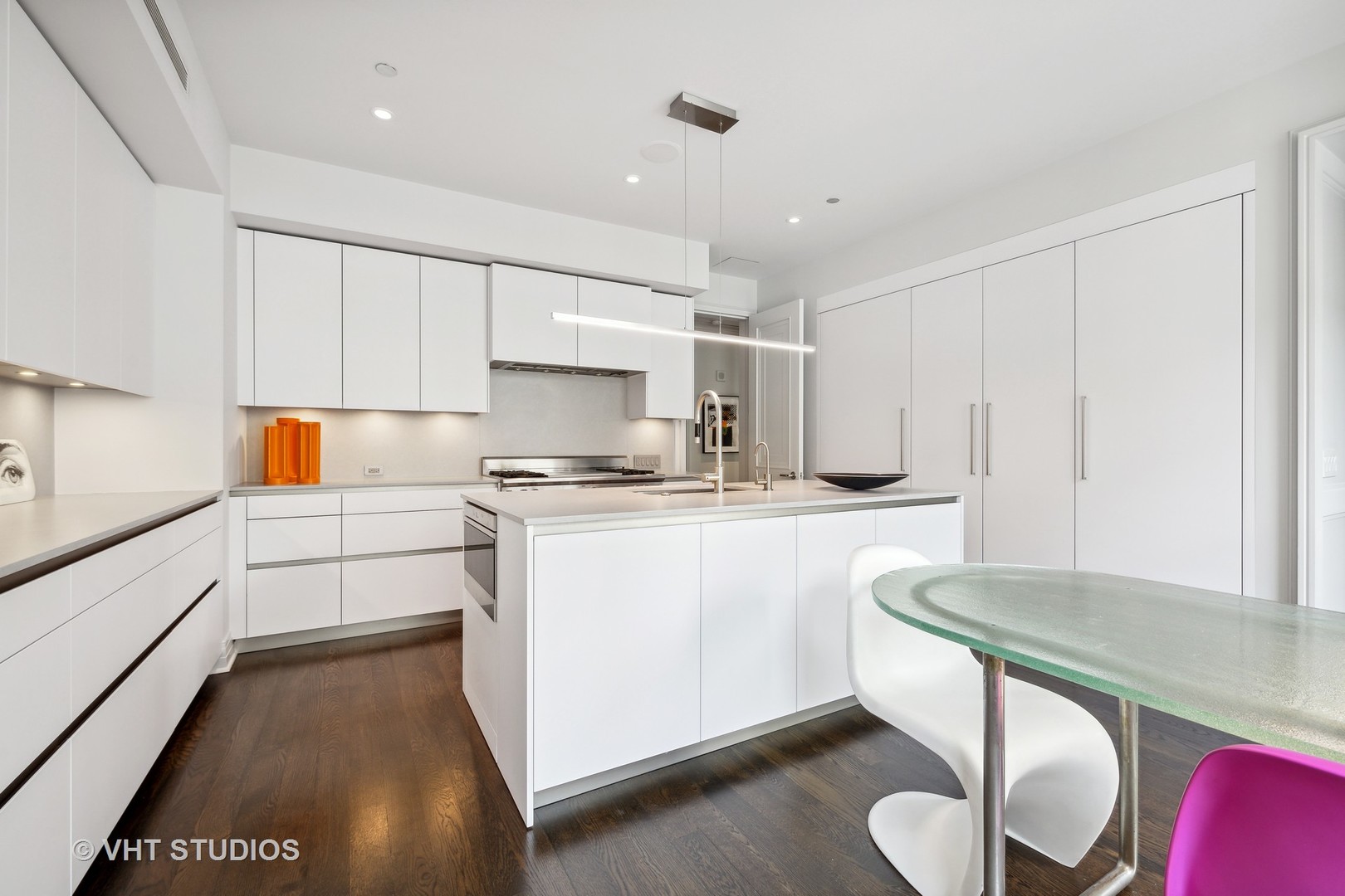159 E Walton Place Unit: 8A