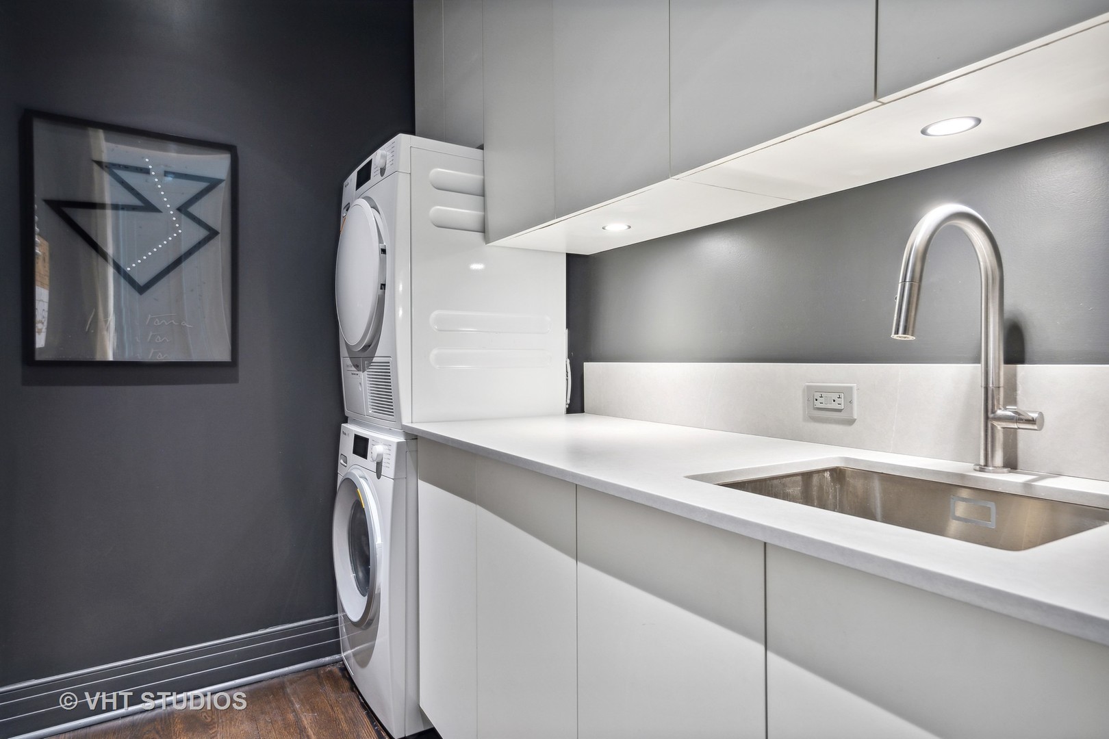 159 E Walton Place Unit: 8A