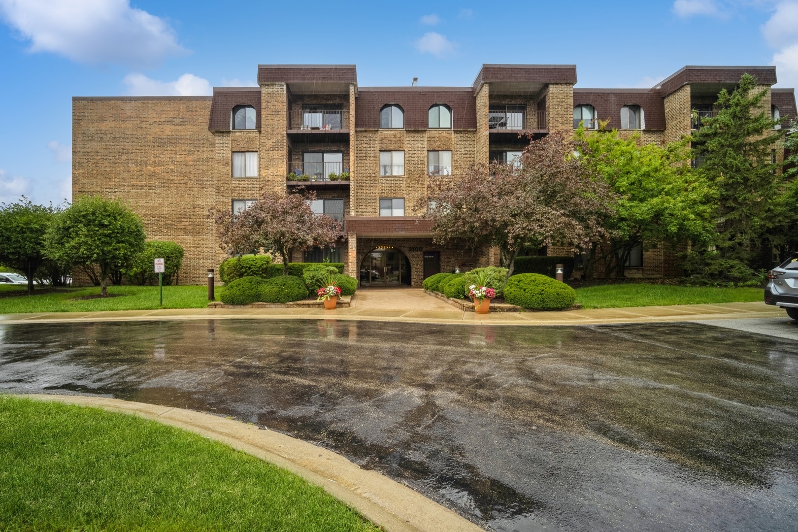 2100 Valencia Drive Unit: 402B