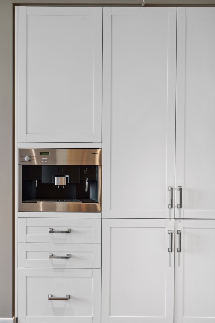 159 E Walton Street Unit: 33A