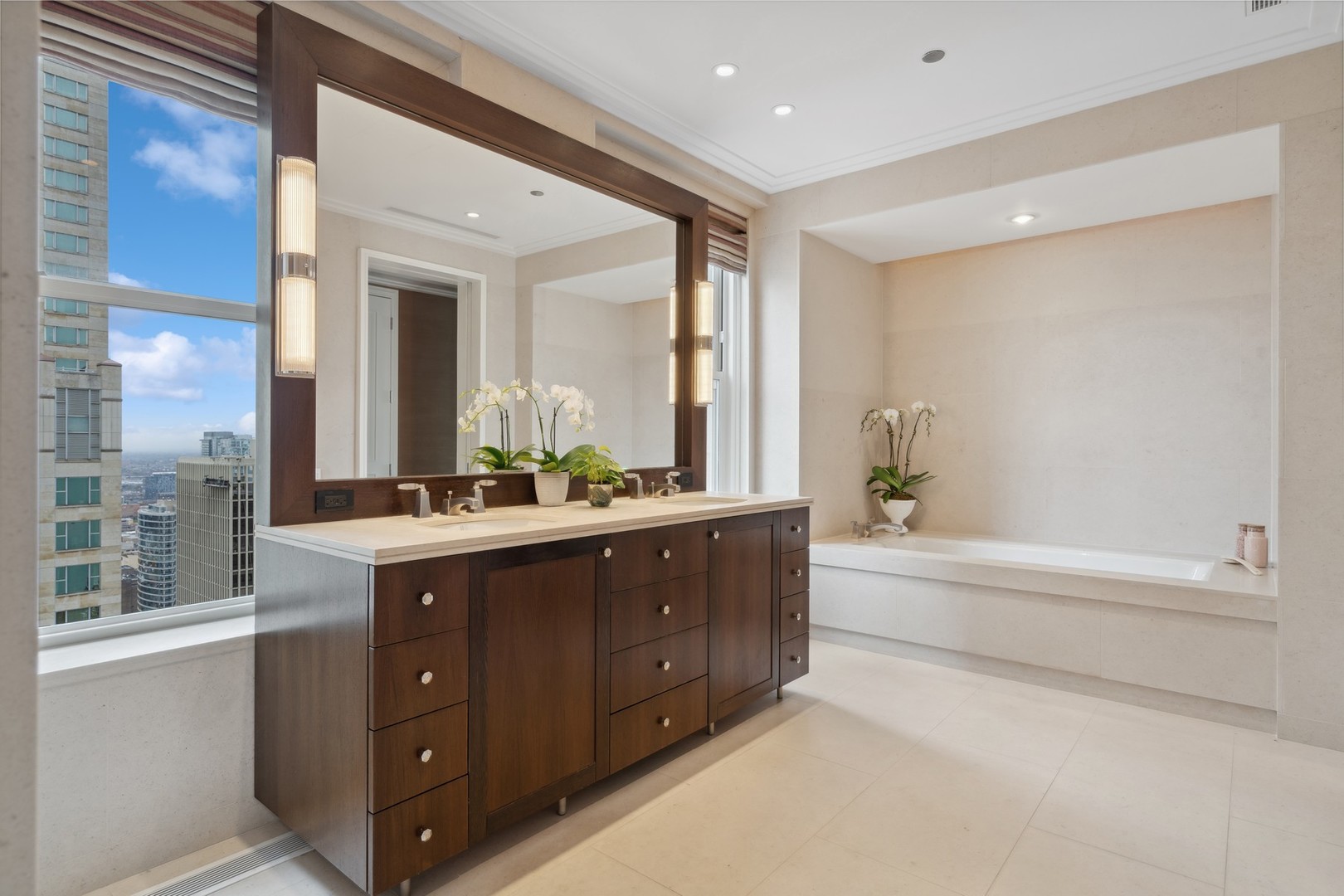 159 E Walton Street Unit: 33A