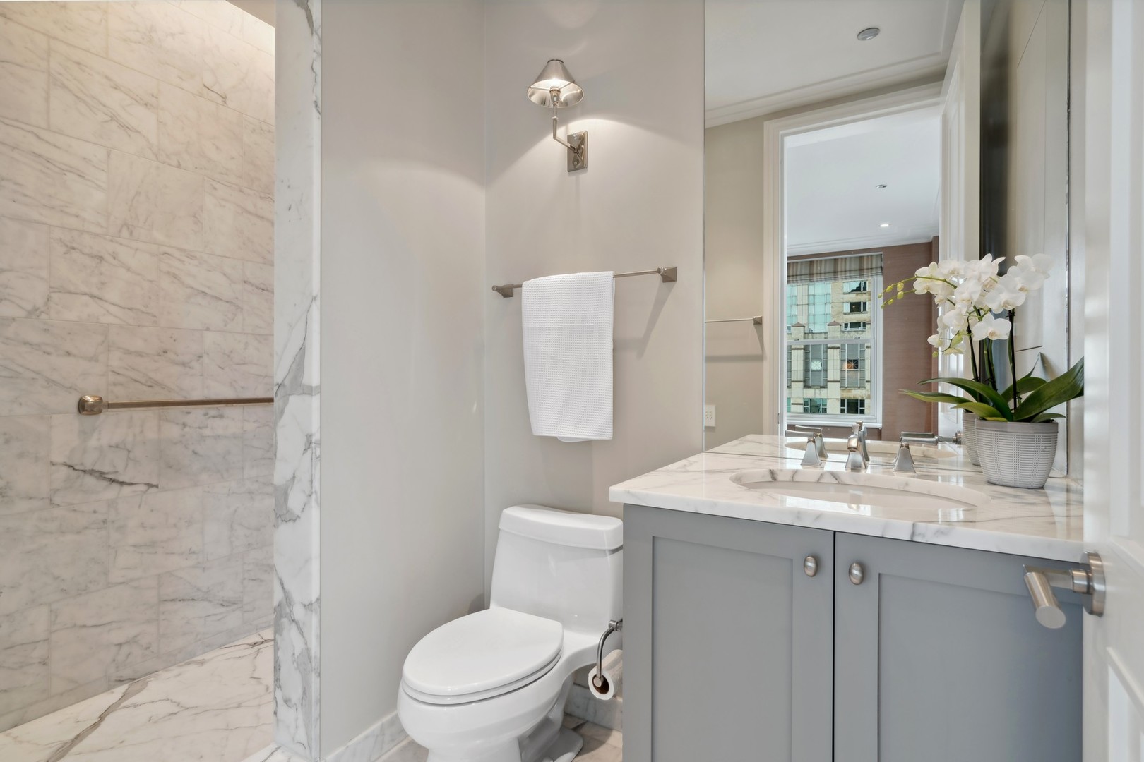 159 E Walton Street Unit: 33A