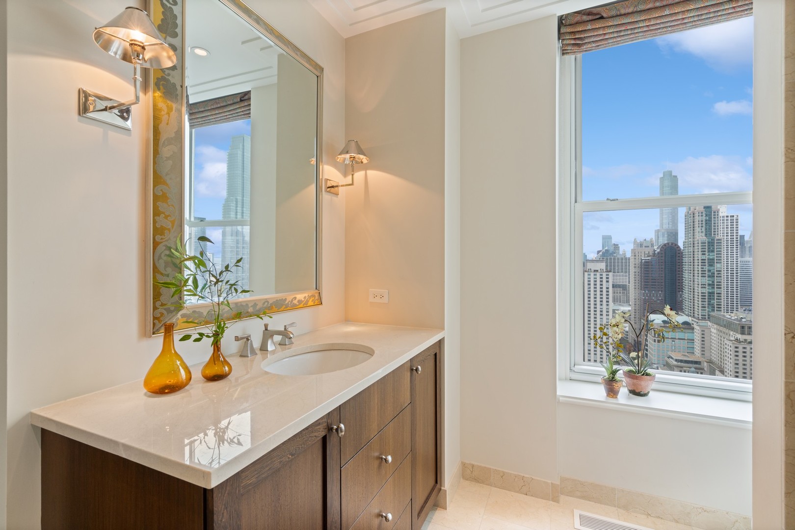 159 E Walton Street Unit: 33A