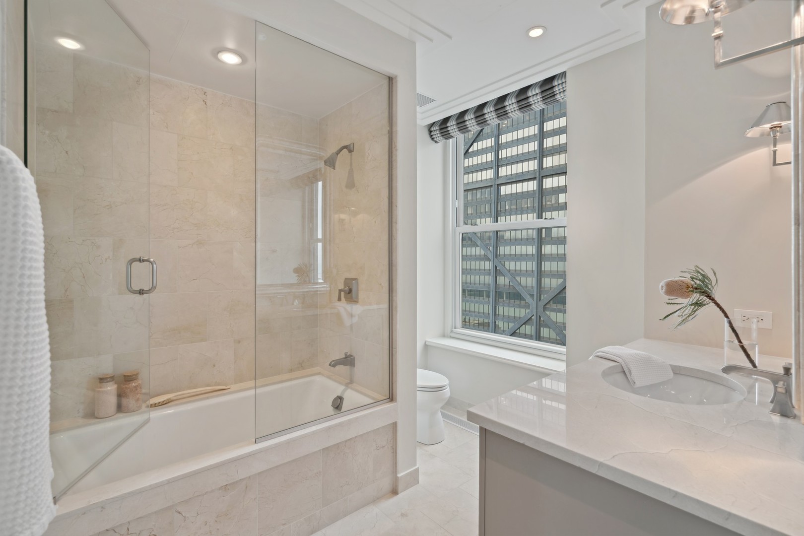 159 E Walton Street Unit: 33A