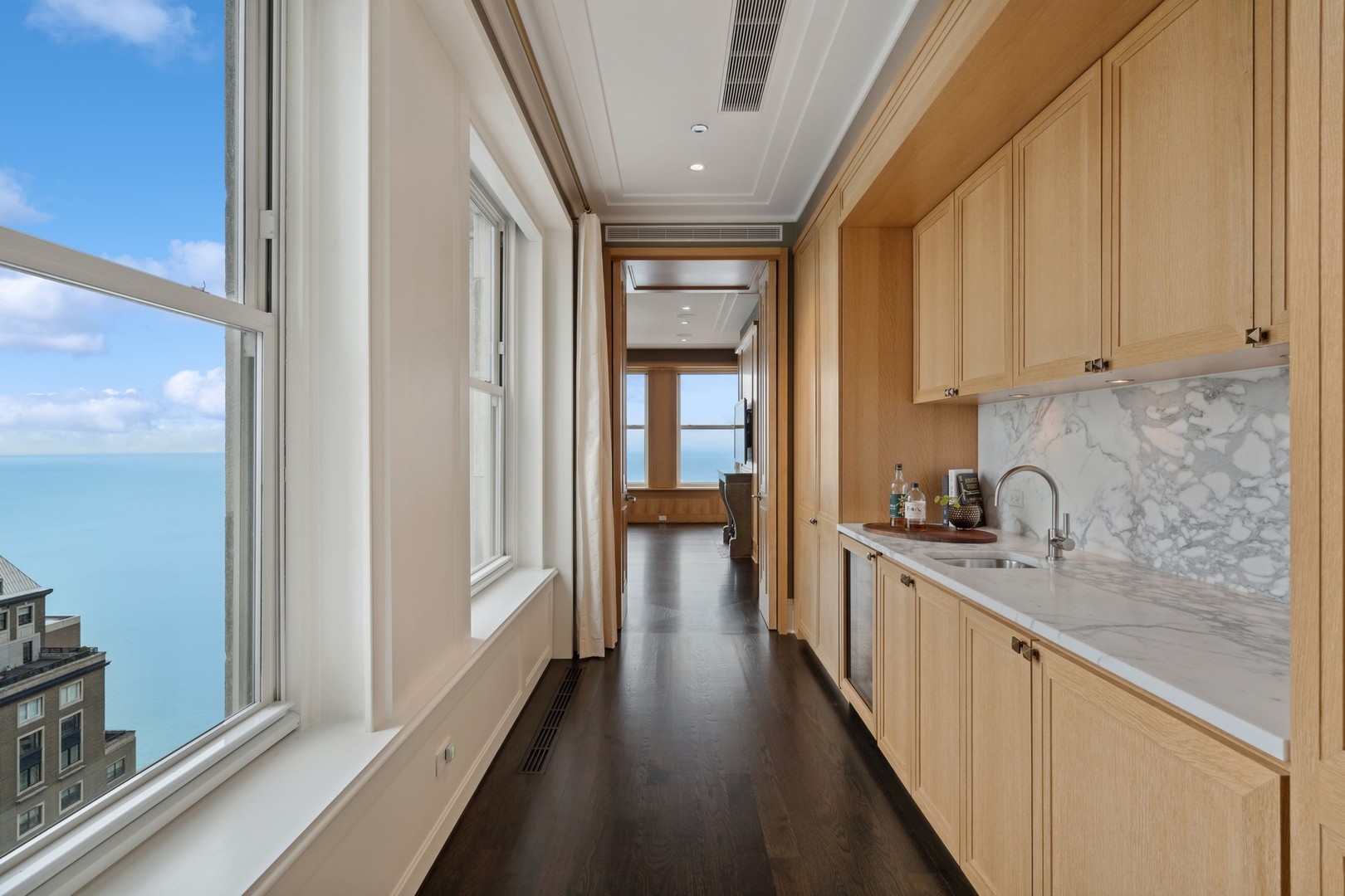 159 E Walton Street Unit: 33A