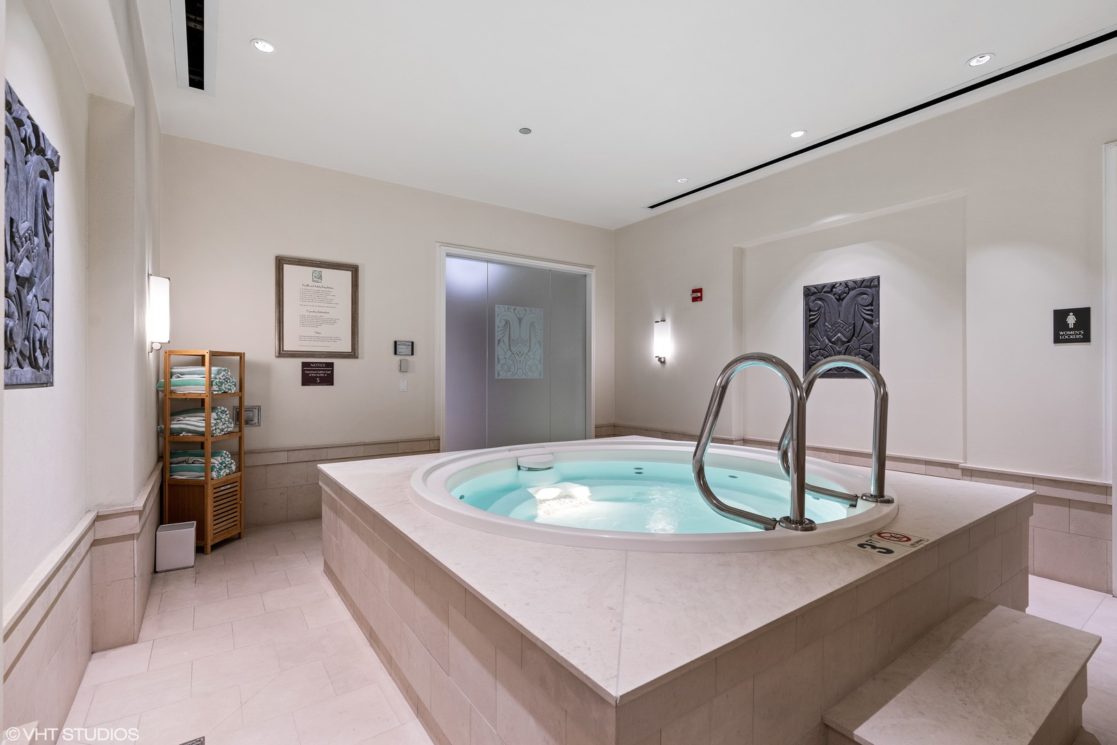 159 E Walton Street Unit: 33A