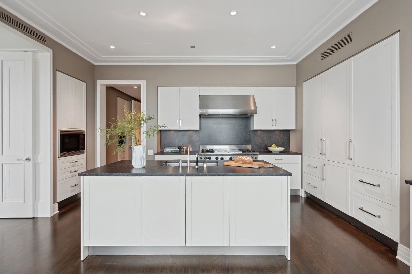 159 E Walton Street Unit: 33A