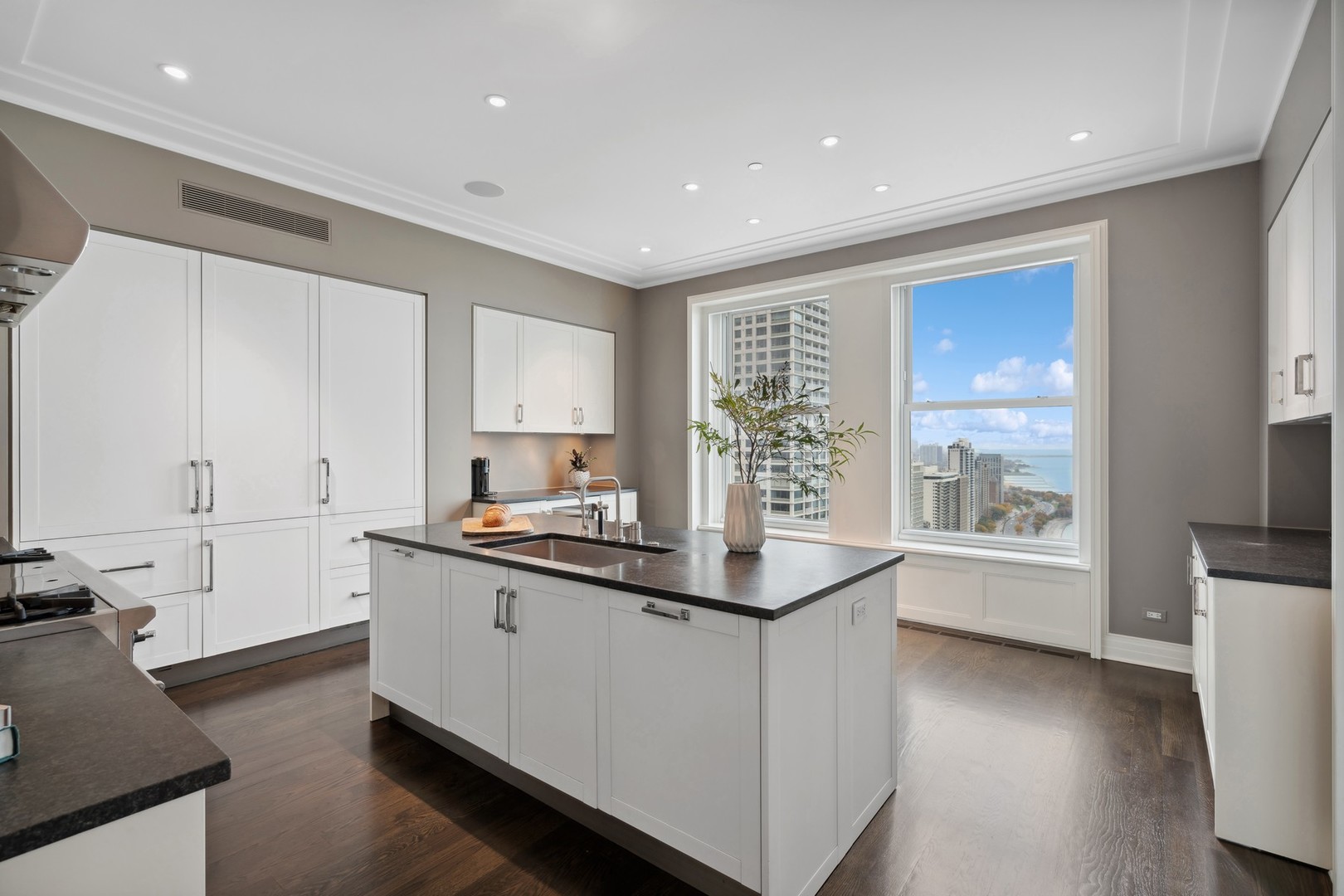 159 E Walton Street Unit: 33A