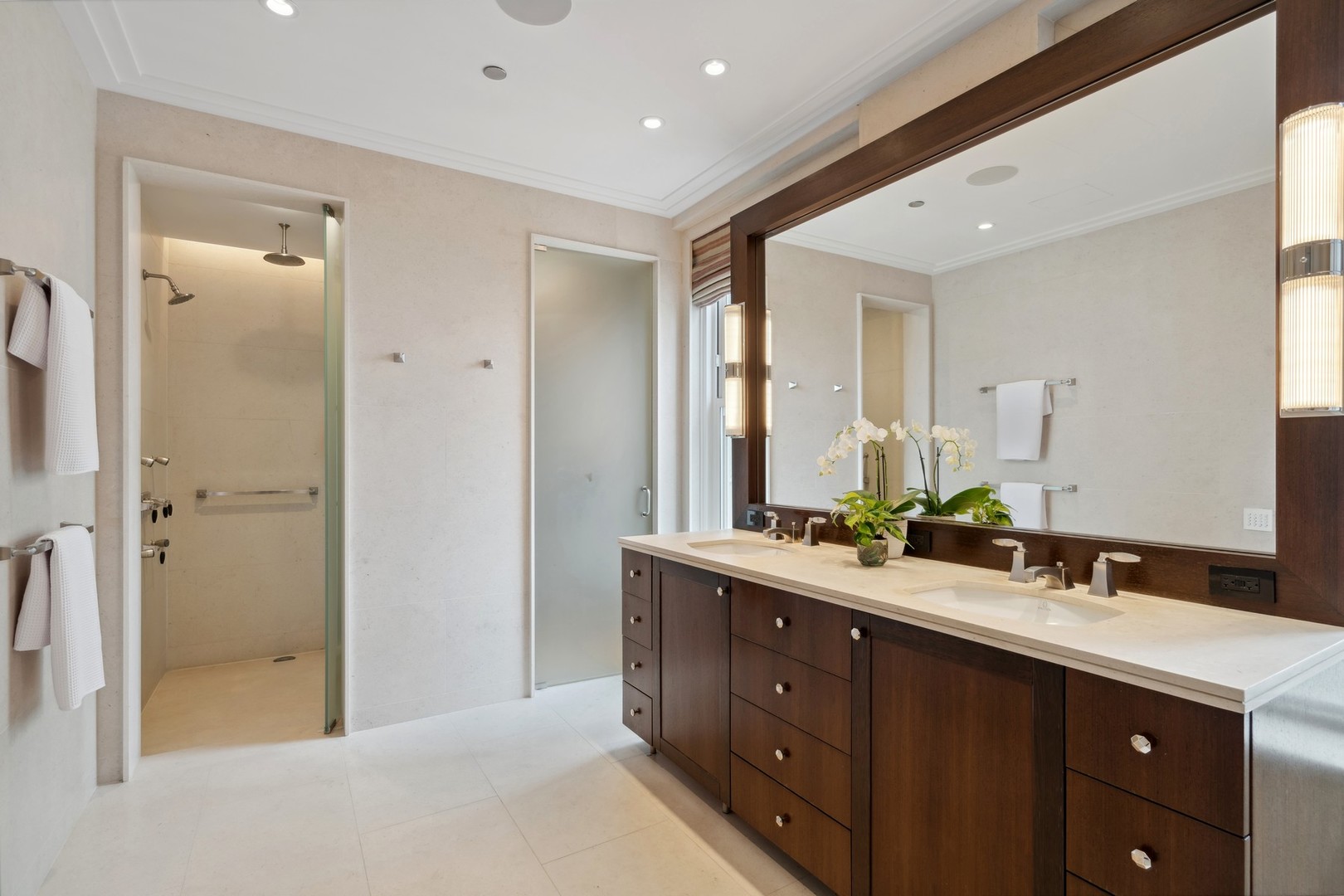 159 E Walton Street Unit: 33A