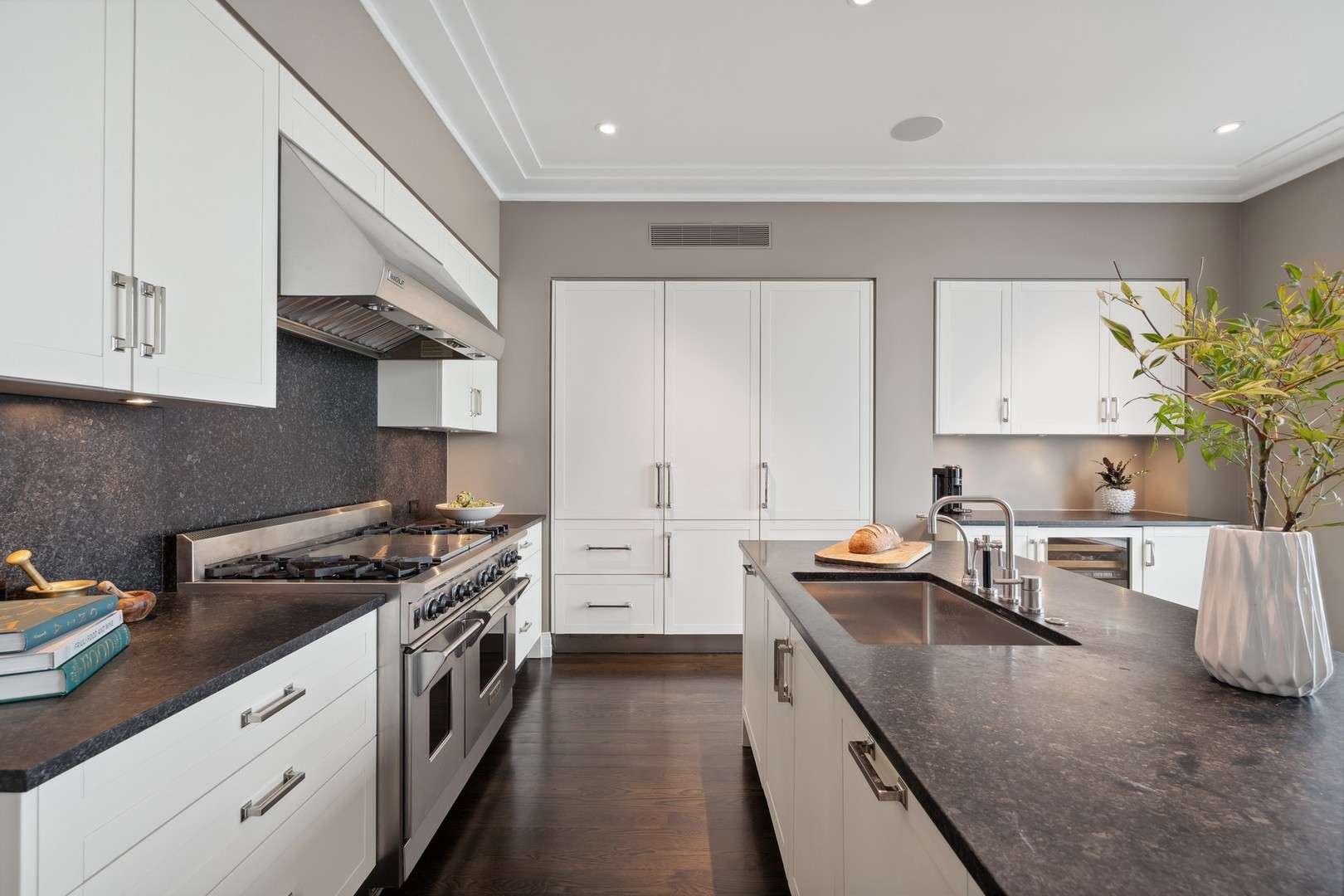 159 E Walton Street Unit: 33A